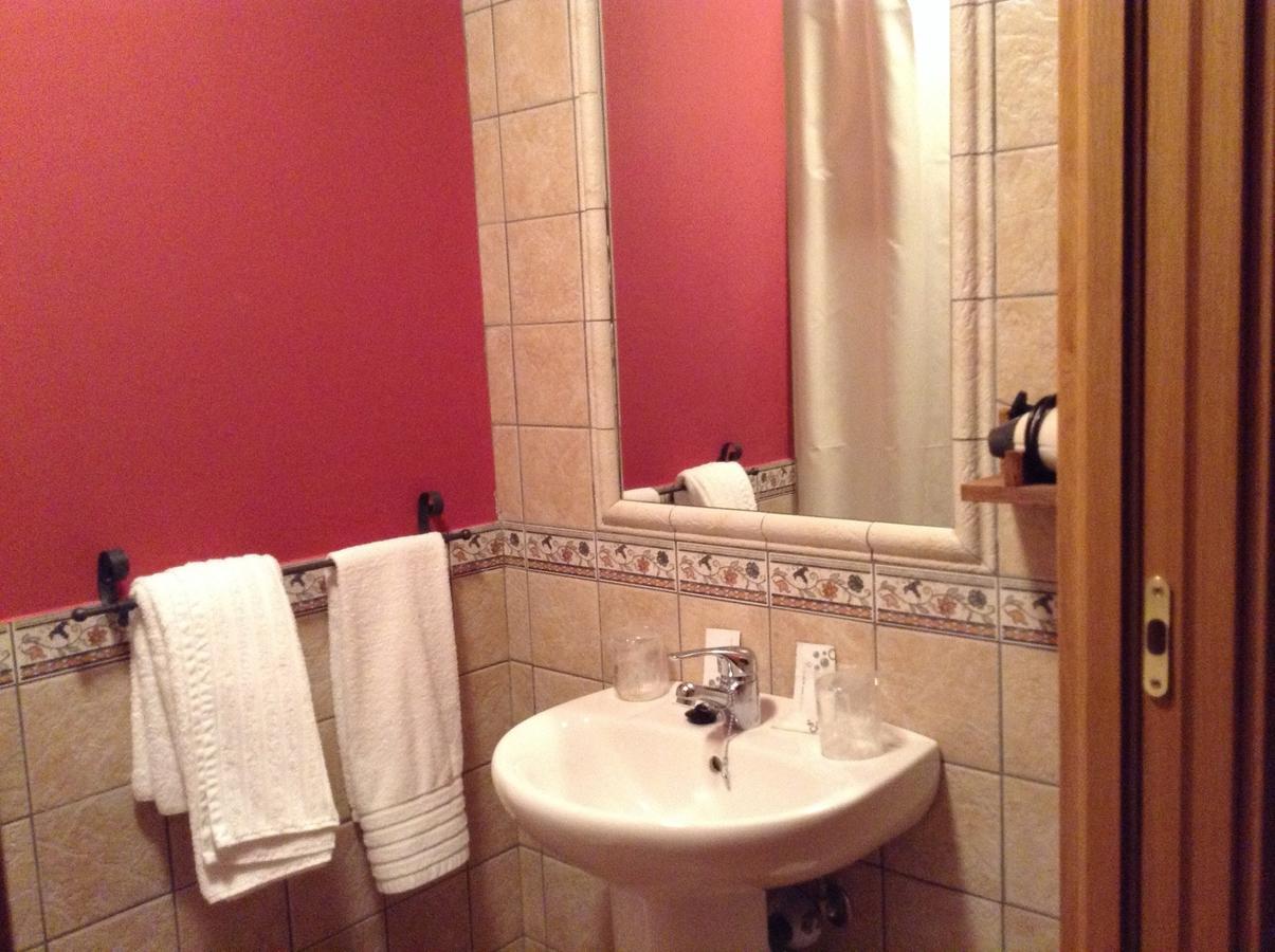 Hostal Camino Del Perdon Uterga Eksteriør bilde